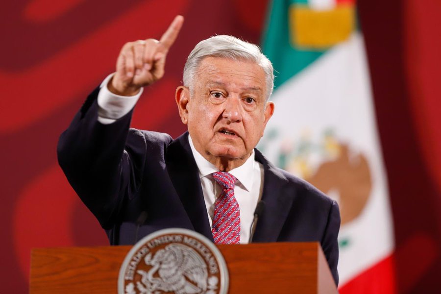 Compra de Banamex, ahora con tres interesados, confirma AMLO