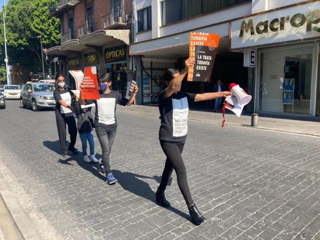 Realizan primera caminata contra trata de personas en Puebla