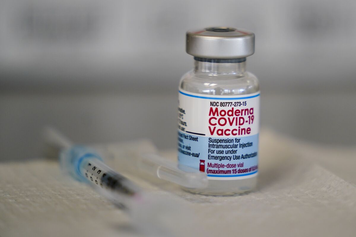 Refuerzo anticovid de Moderna brinda mayor protección que la vacuna original