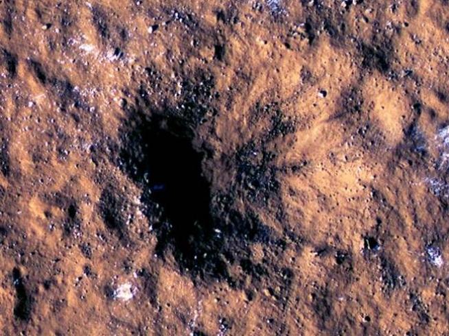 Captan por primera vez la formación de un enorme cráter en el Sistema Solar