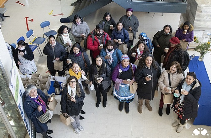 En Temuco impulsan innovadora propuesta que lleva a dueñas de casa y personas mayores a la Universidad