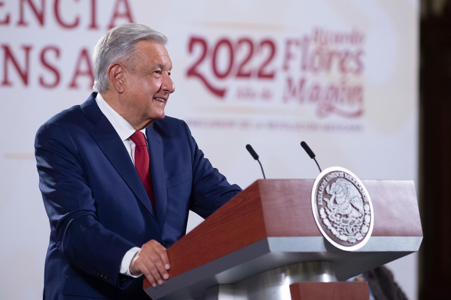 AMLO pedirá permiso a Belinda para presentación de Nodal en Zócalo