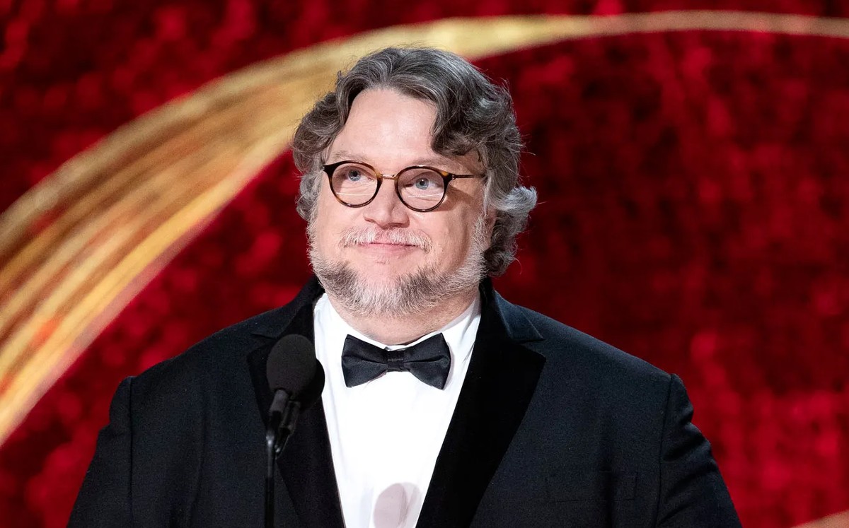Guillermo del Toro se compromete a dar más becas a jóvenes para honrar a su madre