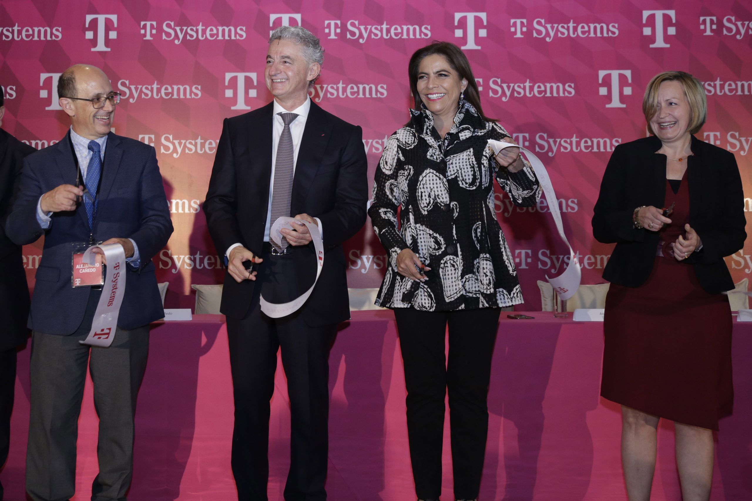 T-Systems llega a Puebla, empleará a talento joven