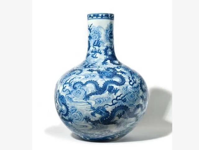 Compran por 8 millones de euros un simple jarrón chino creyendo que es del siglo XVIII