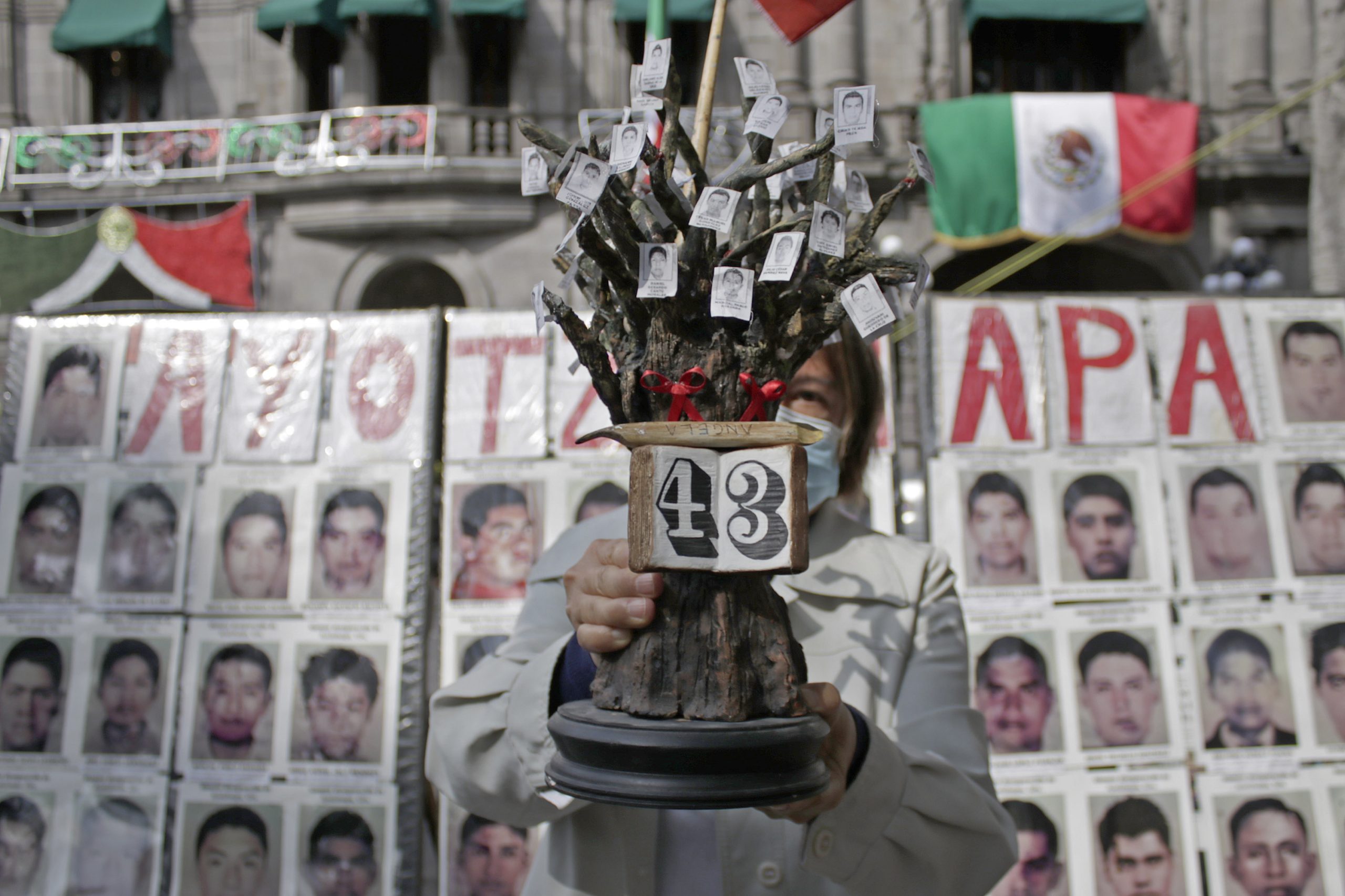 Órdenes de aprehensión canceladas por caso Ayotzinapa podrían ser reactivadas: AMLO