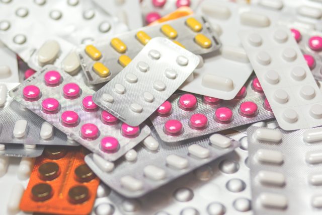 Juez federal ordena garantizar medicamentos para niños con cáncer