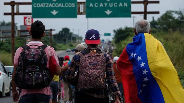 México y Guatemala piden a migrantes acatar requisitos para ingresar