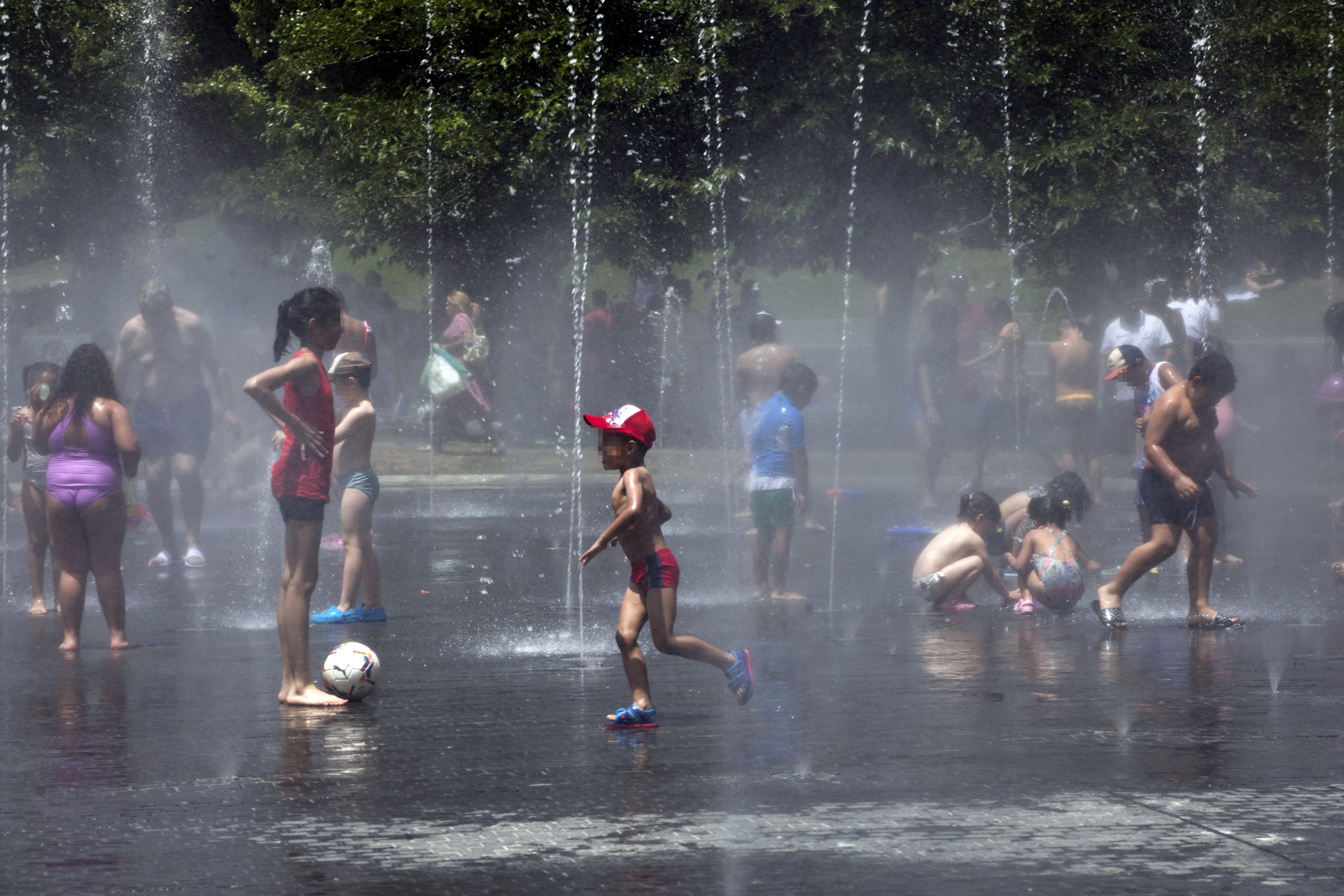 Para 2050 los niños de todo el mundo sufrirán olas de calor más extremas y frecuentes