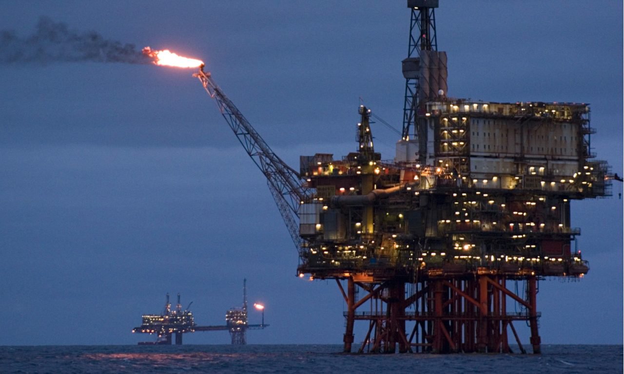Pese a riesgos climáticos Reino Unido otorga licencias de petróleo y gas en Mar del Norte