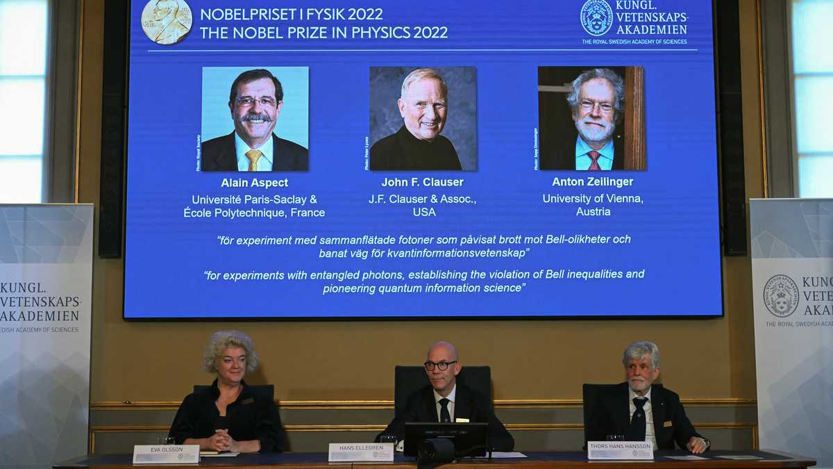 Ganan físicos Premio Nobel por trabajo en información cuántica