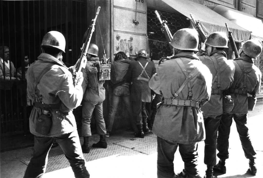 10 excarabineros de Fuerzas Especiales condenados a presidio por homicidios frustrados de pobladores en 1985 en La Granja