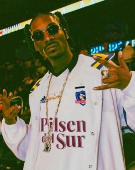Snoop Dogg impacta a seguidores chilenos subiendo foto con camiseta de Colo Colo: la imagen estaba editada