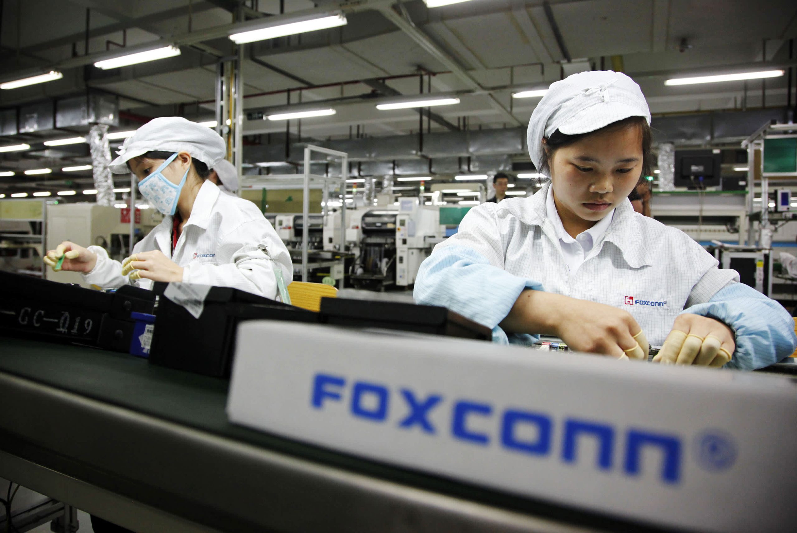 Fabricante de iPhone en China cuadruplica bonos a los trabajadores para retener al personal