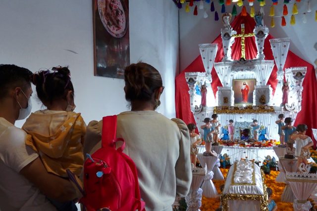 Turismo honra a la artesana Manuela Lino con altar de Huaquechula