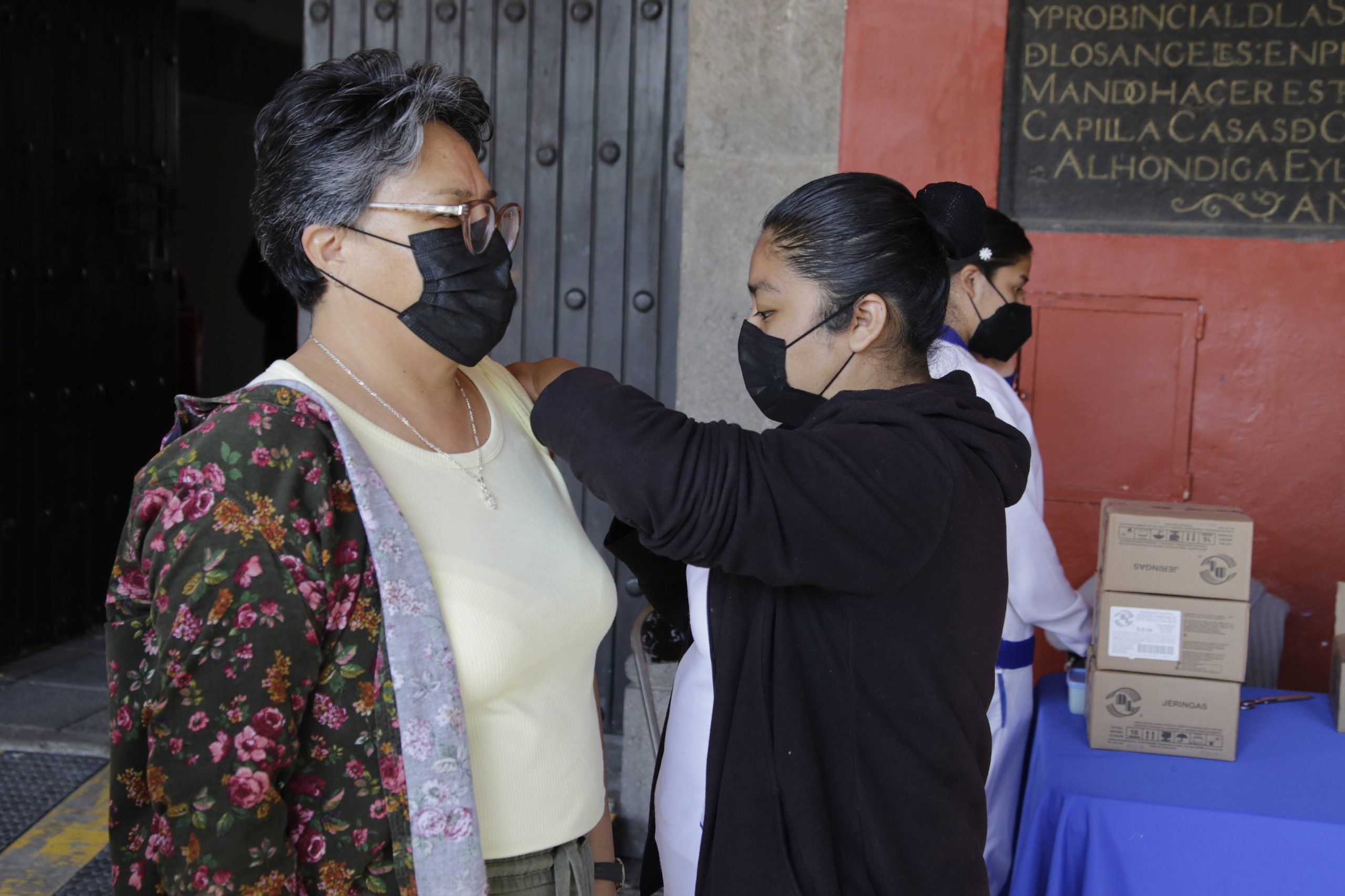 Salud comienza aplicación de vacuna contra influenza en Puebla
