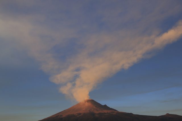 Cenapred prevé aumento de actividad volcánica del Popocatépetl