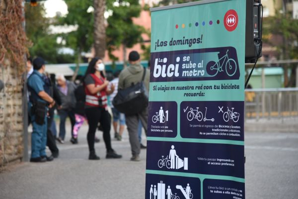 A partir del próximo domingo y sólo los domingos se podrán subir bicicletas al Metro de Santiago