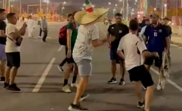 Aficionados de México y Argentina pelean en calles de Qatar