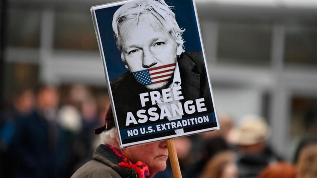 Petro se compromete a intermediar en defensa de Assange frente a EE. UU.