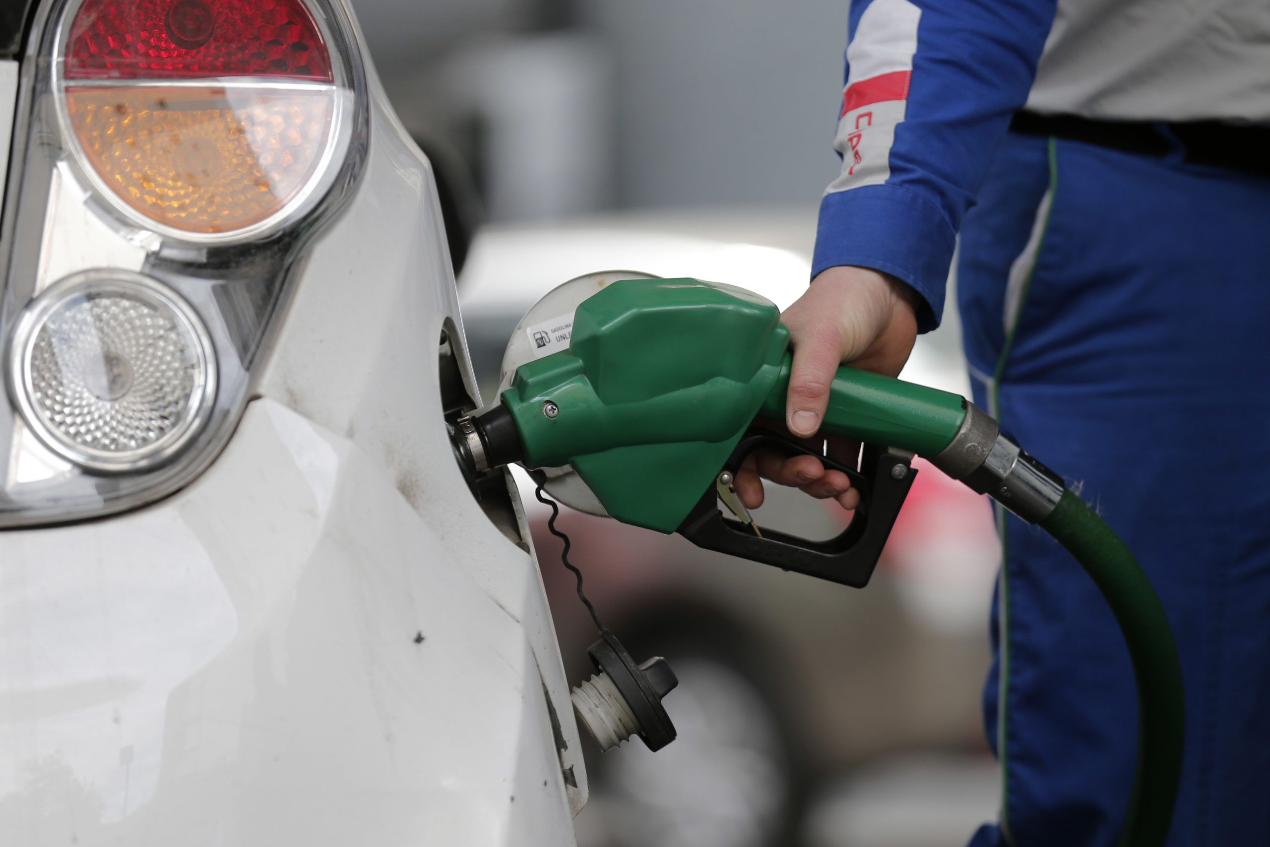 Empieza noviembre con otro anuncio de alza en el precio de los combustibles