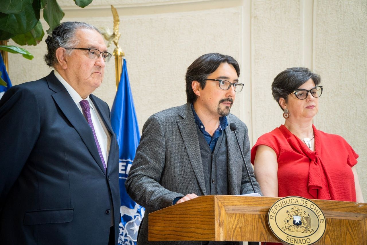 Senadores Latorre, Pascual, Allende y Huenchumilla presentan proyecto de ley «Por el derecho a vivir en un medioambiente libre de contaminación»