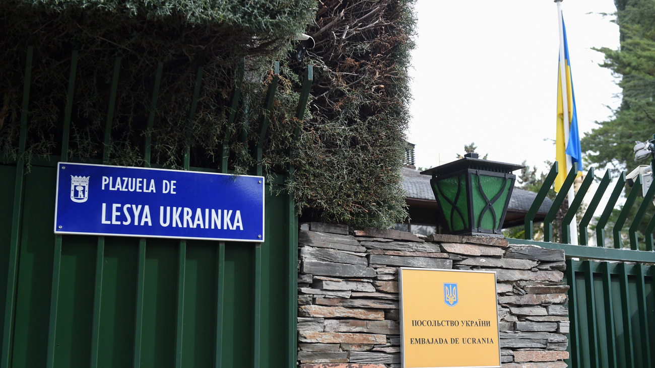 Explosión de artefacto en la embajada de Ucrania en España deja un empleado herido