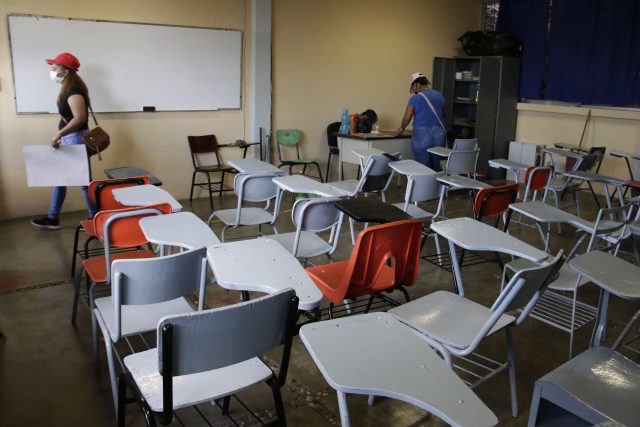 Mediante paneles solares escuelas de Puebla obtendrán energía
