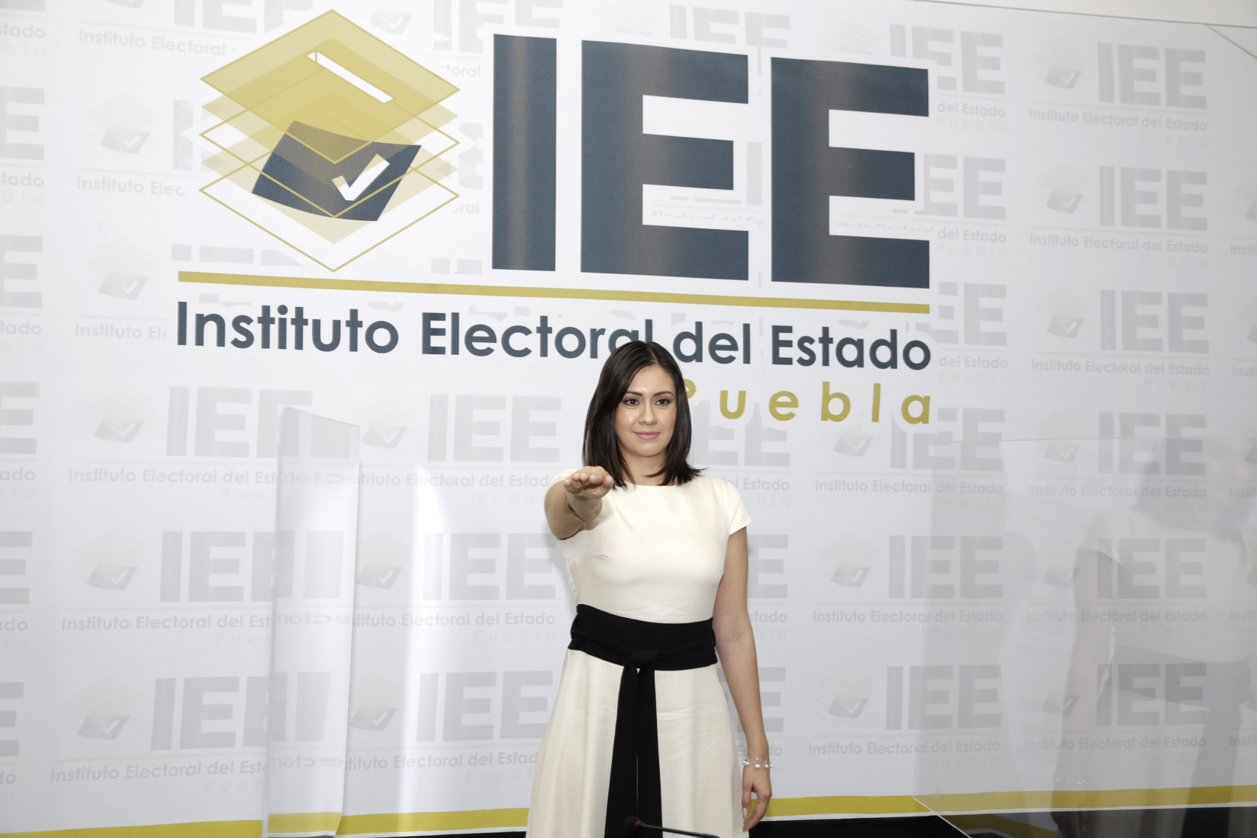 Rinde protesta la primera consejera presidente en el IEE