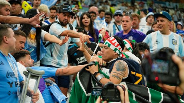 Aficionados de México y Argentina se vuelven a pelear, ahora en el estadio