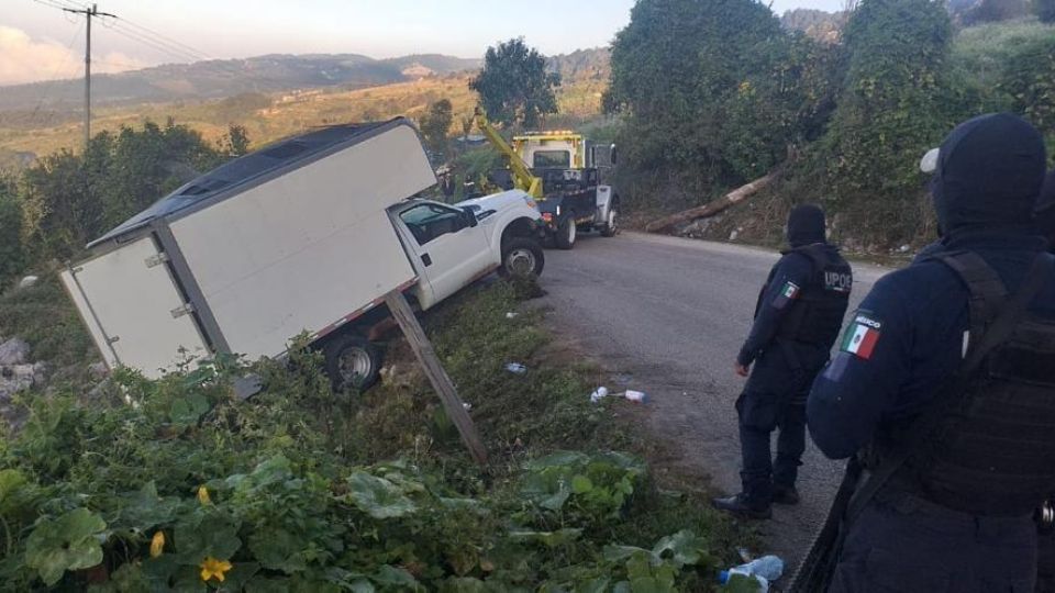 Camión con 40 migrantes se vuelca en Chiapas