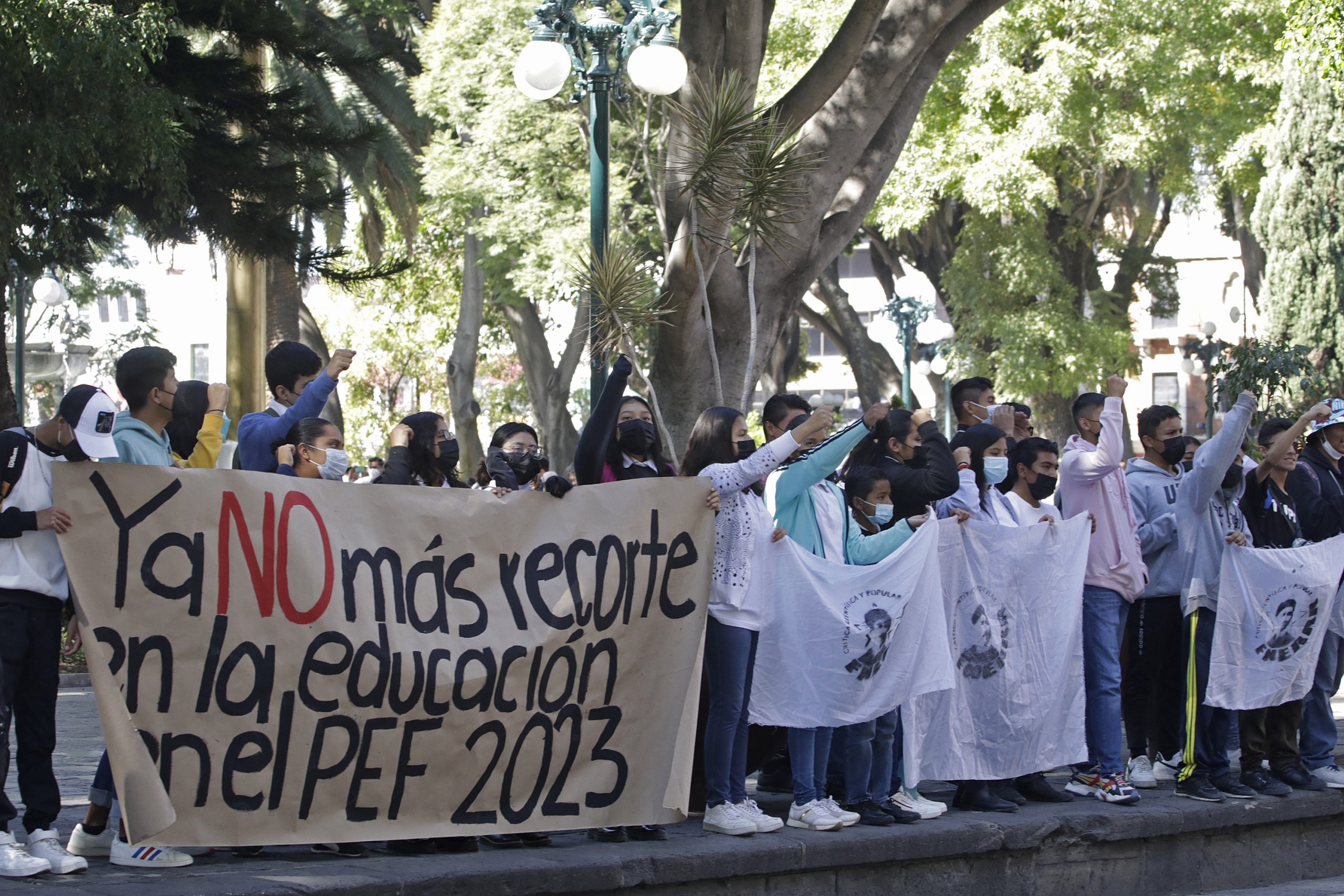 Protestan estudiantes por el presupuesto asignado a educación