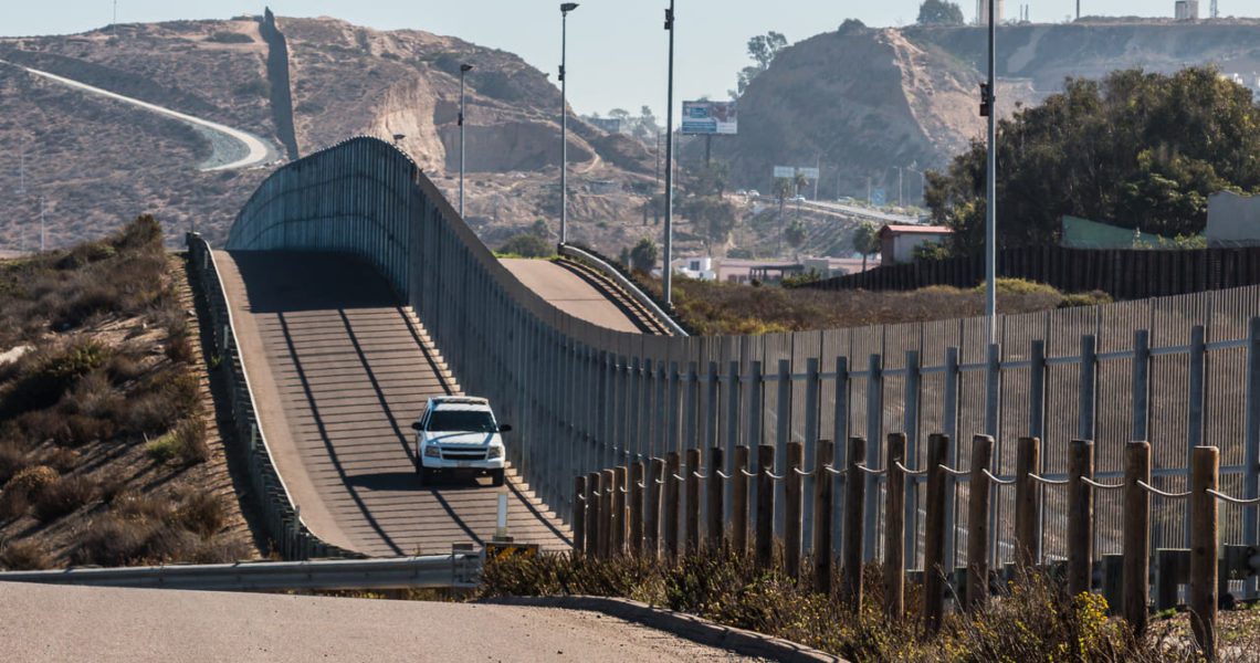 Piden vendedores de armas de EU desestimar demanda de México por tráfico de armamento