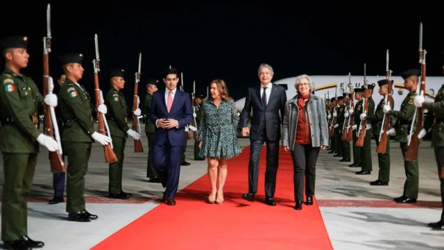Presidente de Ecuador llega a México para concretar Tratado de Libre Comercio