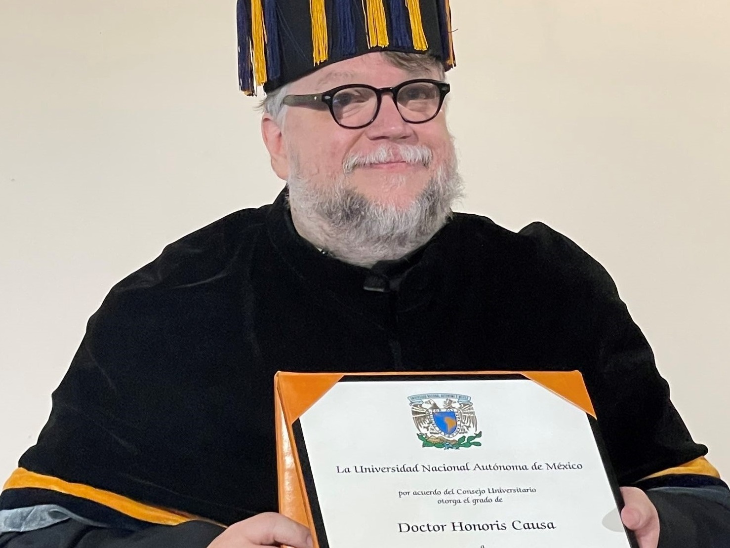 Recibe Guillermo del Toro doctorado ‘honoris causa’ por parte de la UNAM