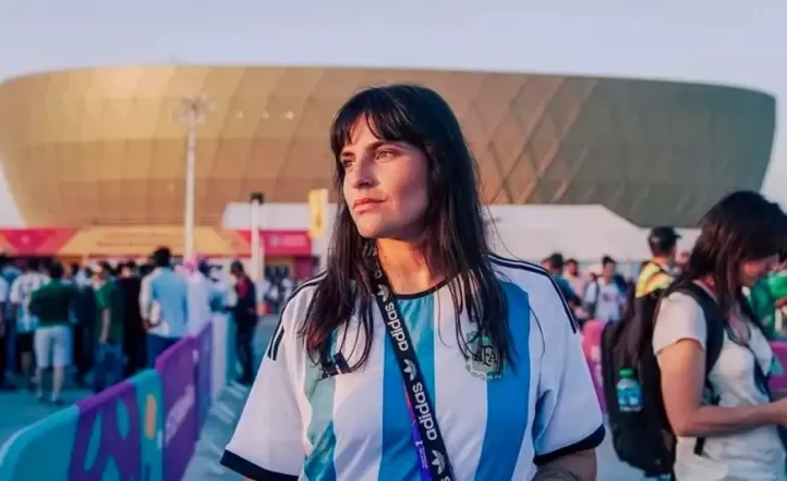 Escándalo con Lola del Carril, la relatora argentina en el Mundial Qatar 2022: Salen a la luz   fuertes mensajes de odio y racismo que escribió en Twitter