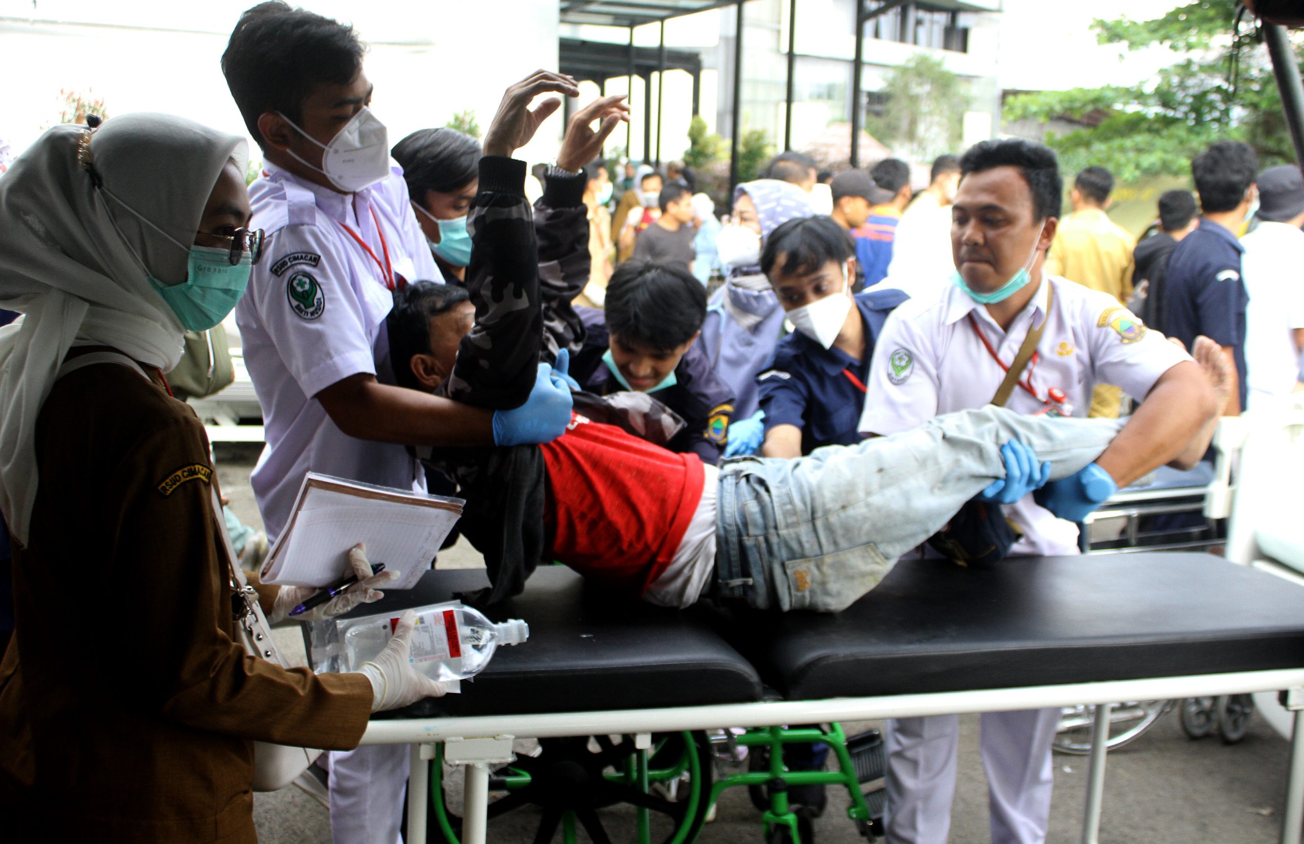 Aumenta a 162 la cifra de muertos por sismo en Indonesia