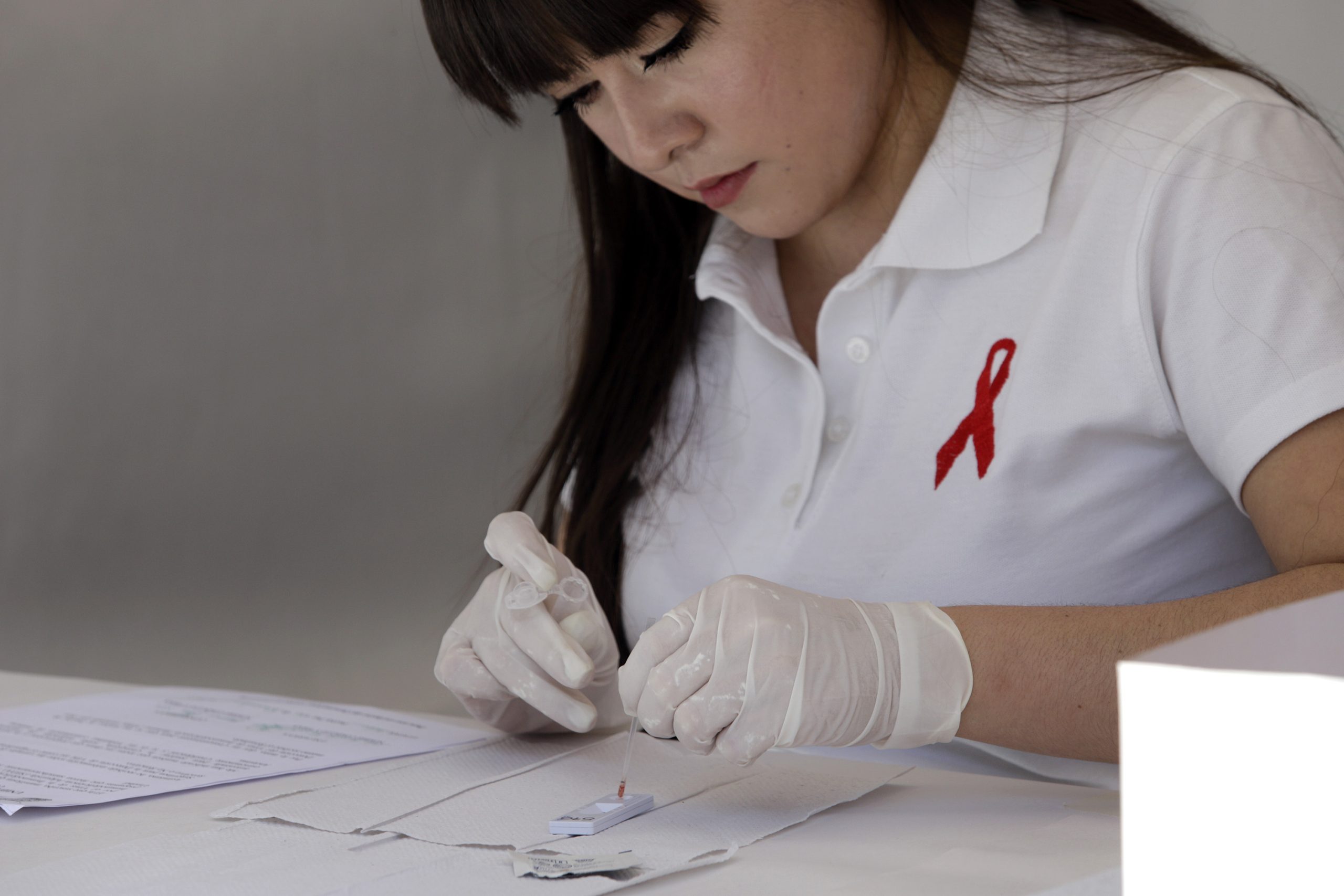 Más de 4 mil 667 personas viven con VIH en Puebla: Salud