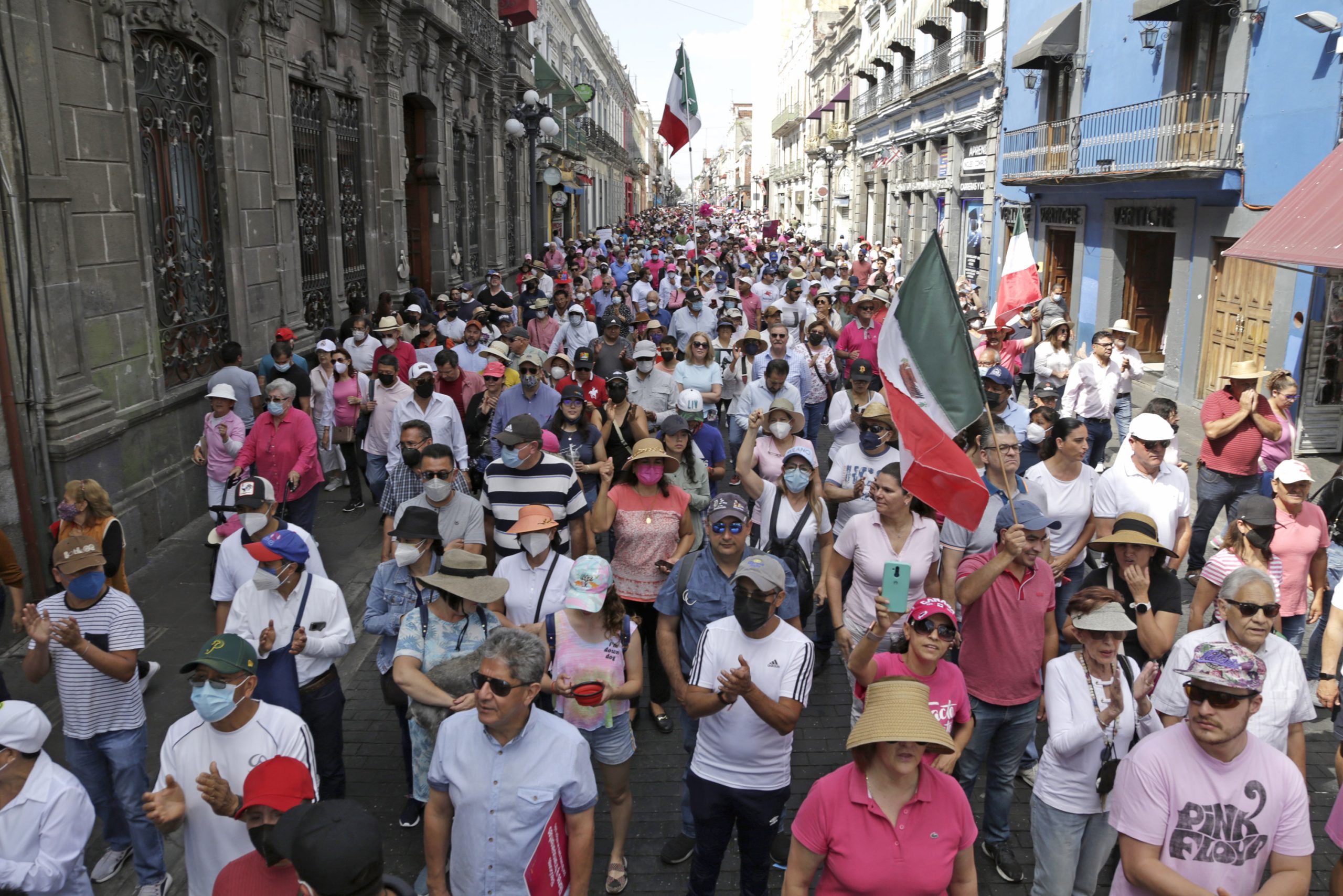 Se suman políticos y organizaciones a marcha a favor del INE en Puebla