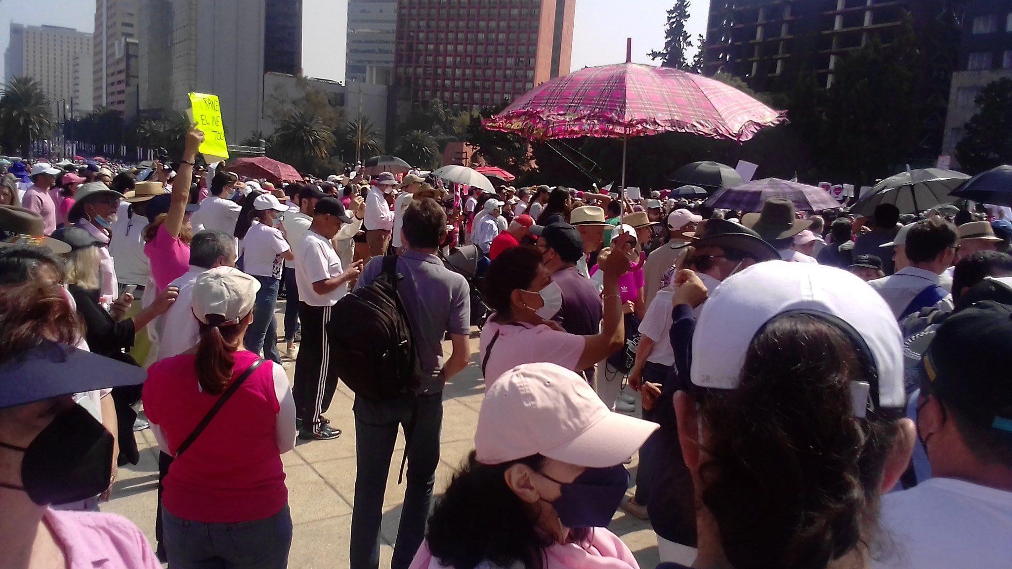 Manifestación por el INE avanza en la CDMX