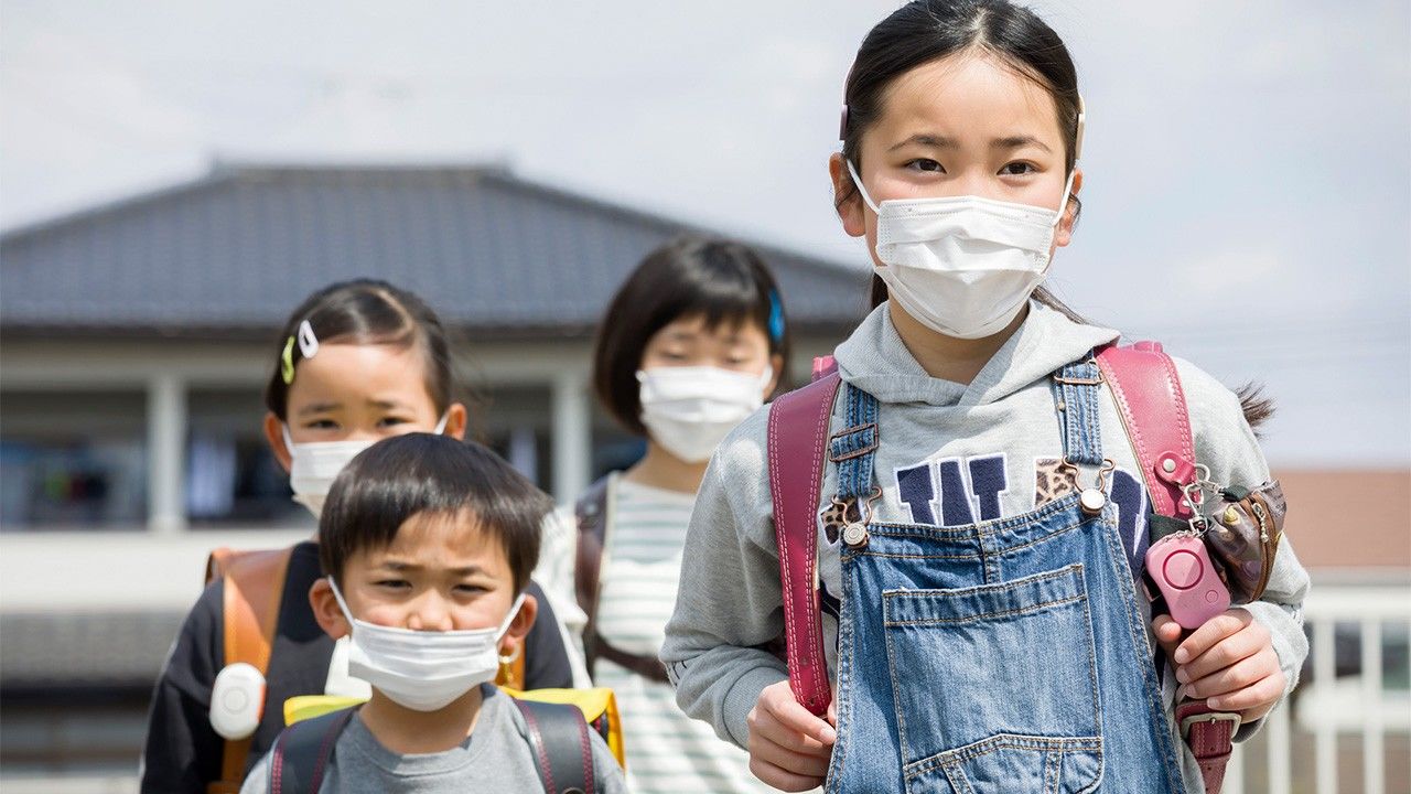 Niños japoneses piden levantar prohibición de hablar con sus compañeros