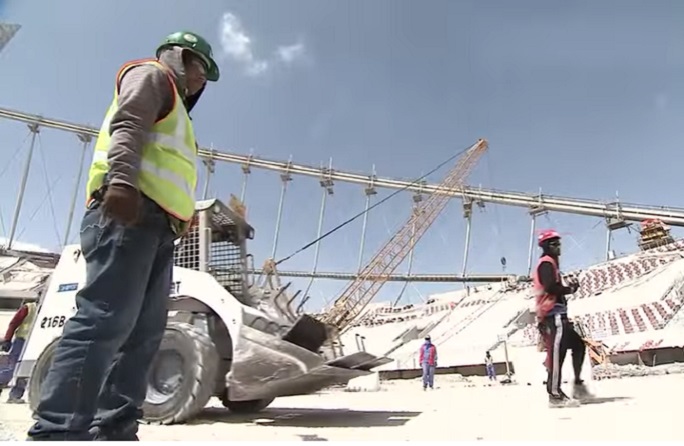 Qatar, el mundial de la infamia: A lo menos murieron 6,500 obreros migrantes explotados durante la construcción de los estadios