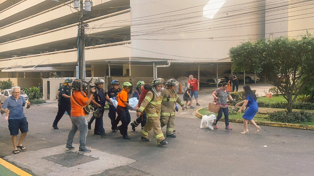 Tras explosión en edificio de Panamá evacuan a más de 500 personas