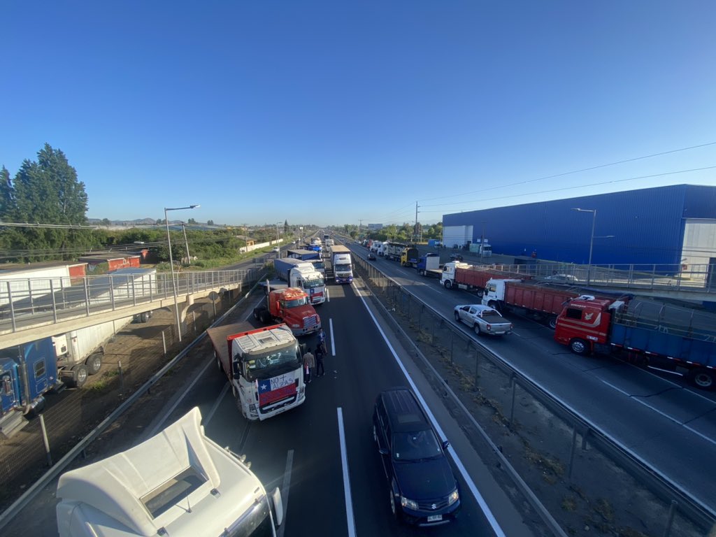 Gobierno ofrece 15 medidas a camioneros para levantar el paro, entre ellos congelar de precios del diesel por tres meses