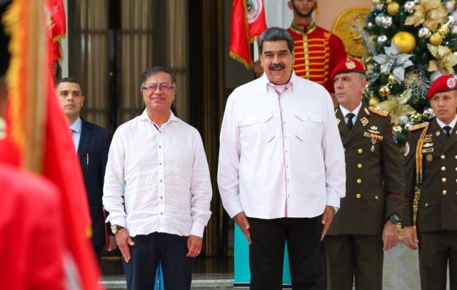 Petro y Maduro se reúnen para reforzar relación bilateral