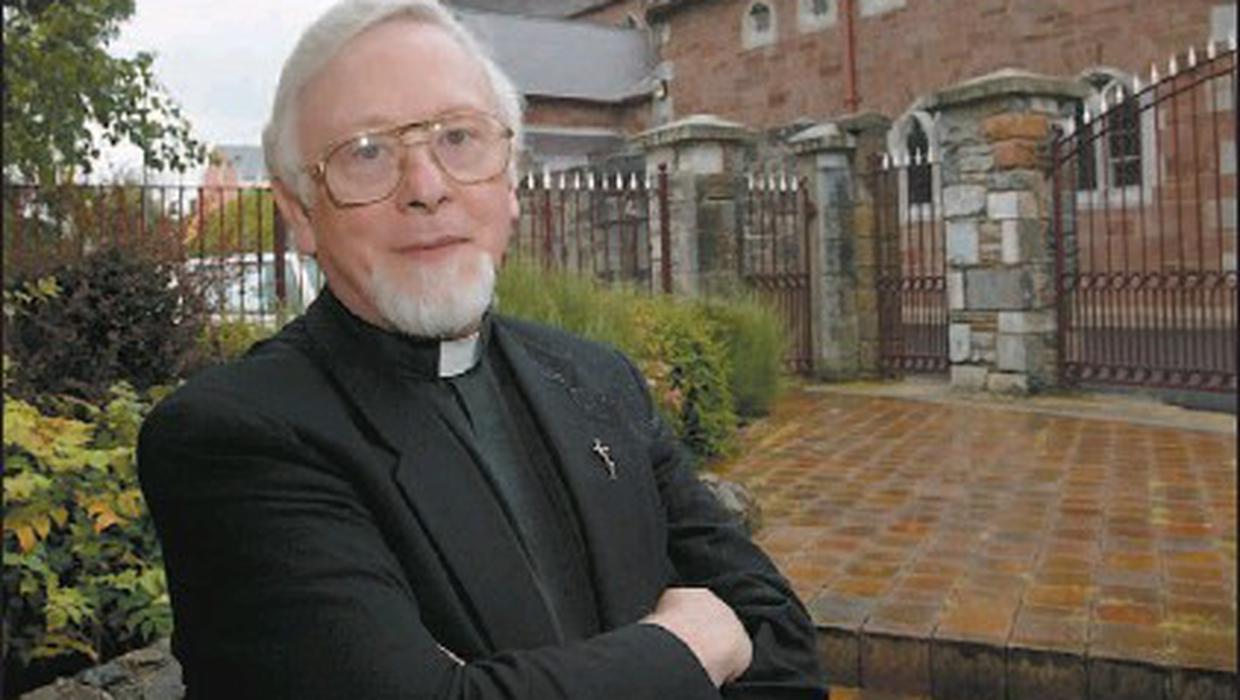 Sacerdote irlandés condena el aborto, a la comunidad LGTBI y asegura que «irán al infierno»