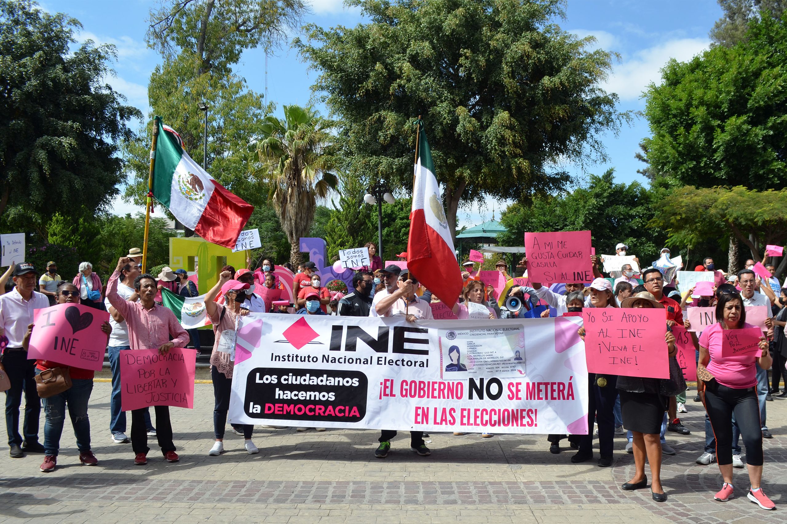 Marcha en Puebla: 5 mil personas, dos conatos de bronca y una disputa entre oradores