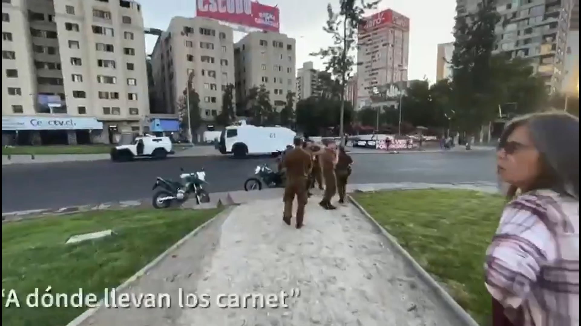 Congreso: Piden citar a General Director de Carabineros por amedrentamiento a mujeres que grababan video en Plaza Dignidad