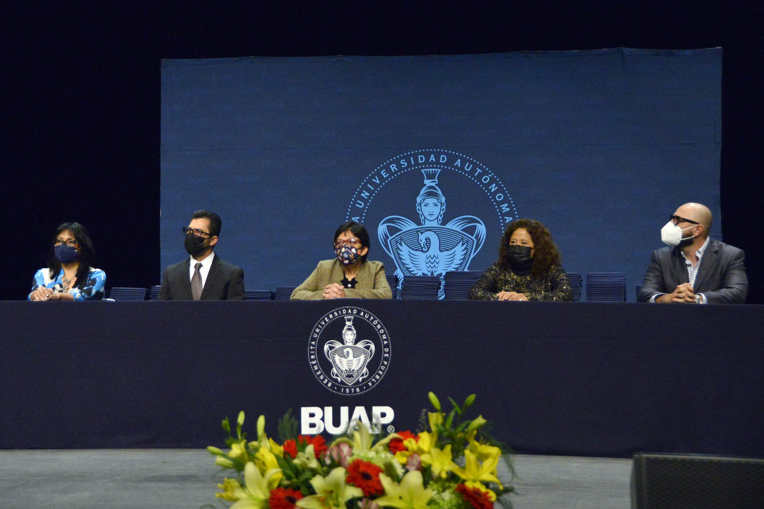 Se gradúan 268 psicólogos de la BUAP, rectora preside ceremonia