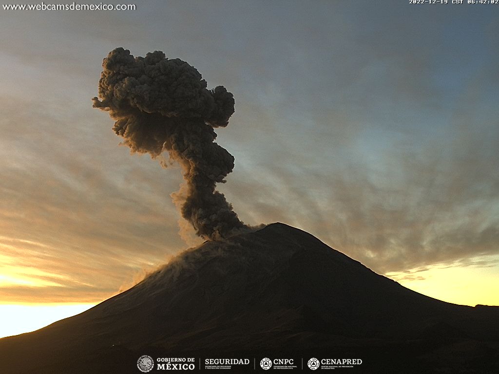 Registra dos explosiones el volcán Popocatépetl